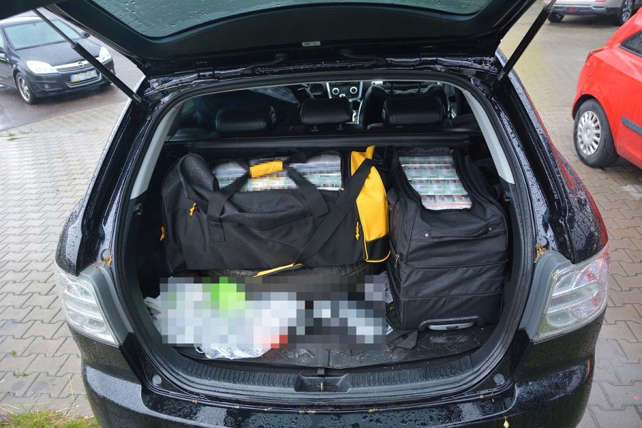 Walizki wypchane kontrabandą