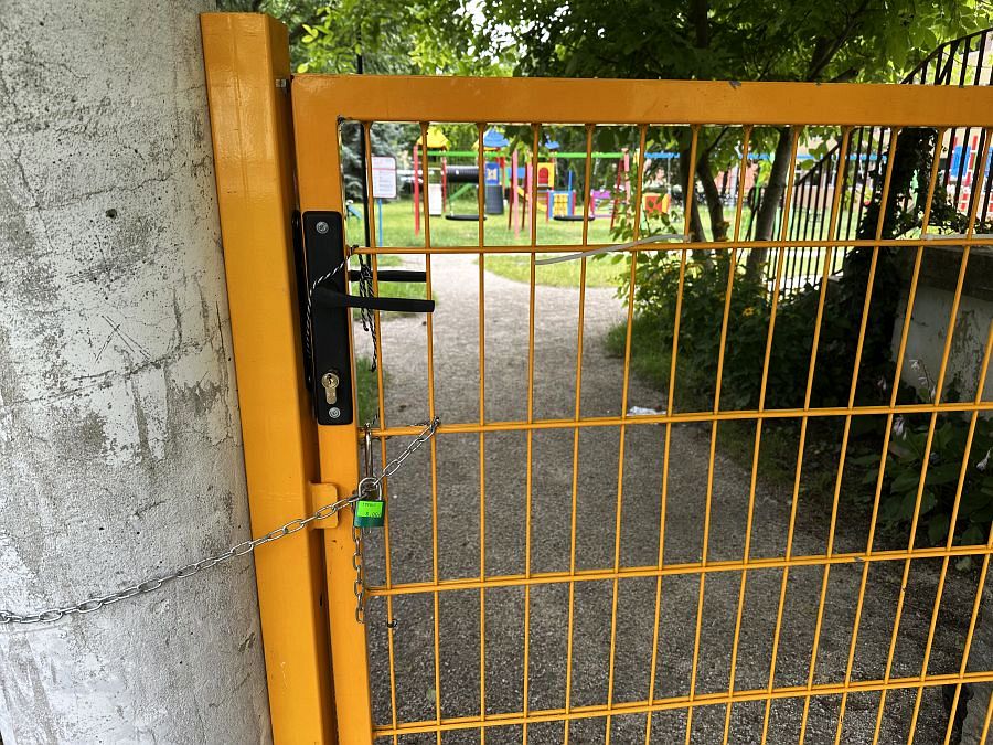 Plac zamknięty, dzieci rozczarowane